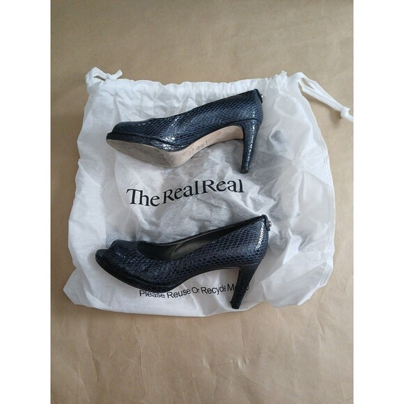 Stuart Weitzman Blue Snakeskin Peep Toe Pumps Size 7N Mob Wife Glam Heels - Picture 8 of 8